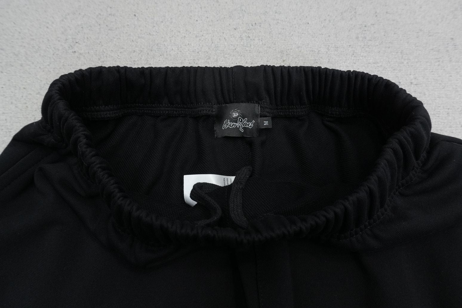 B - SWEATPANTS