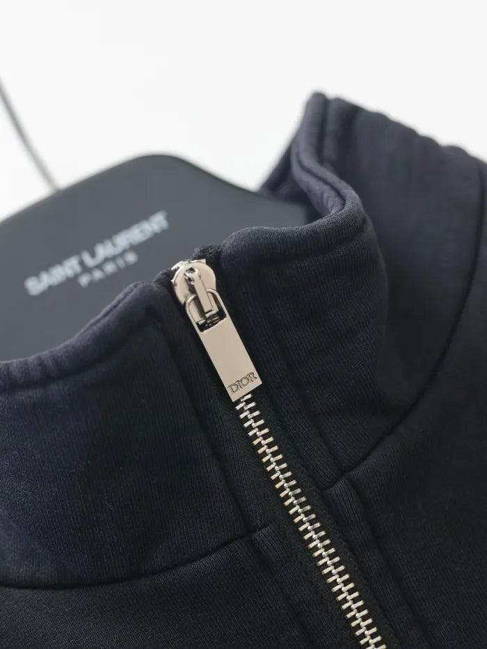 D - SWEATER