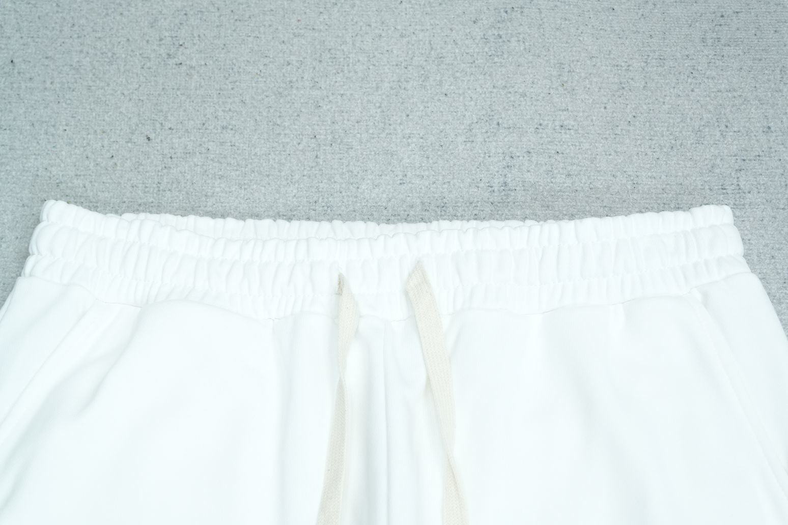 V - SWEATPANTS