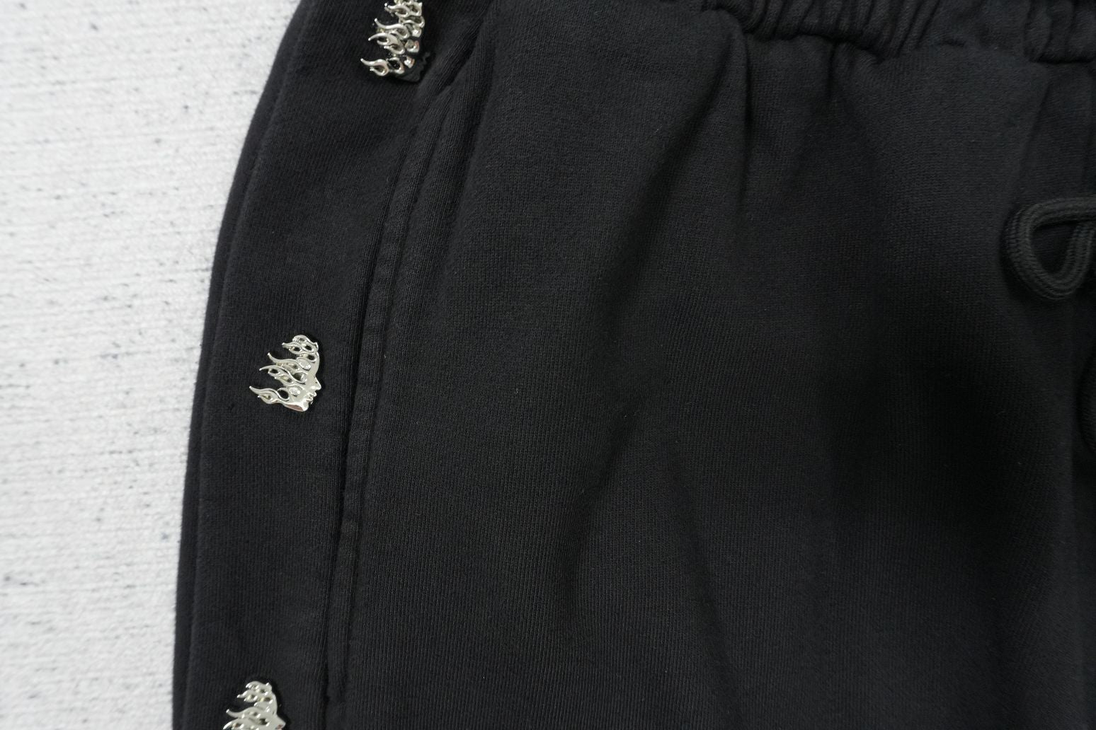 H - SWEATPANTS