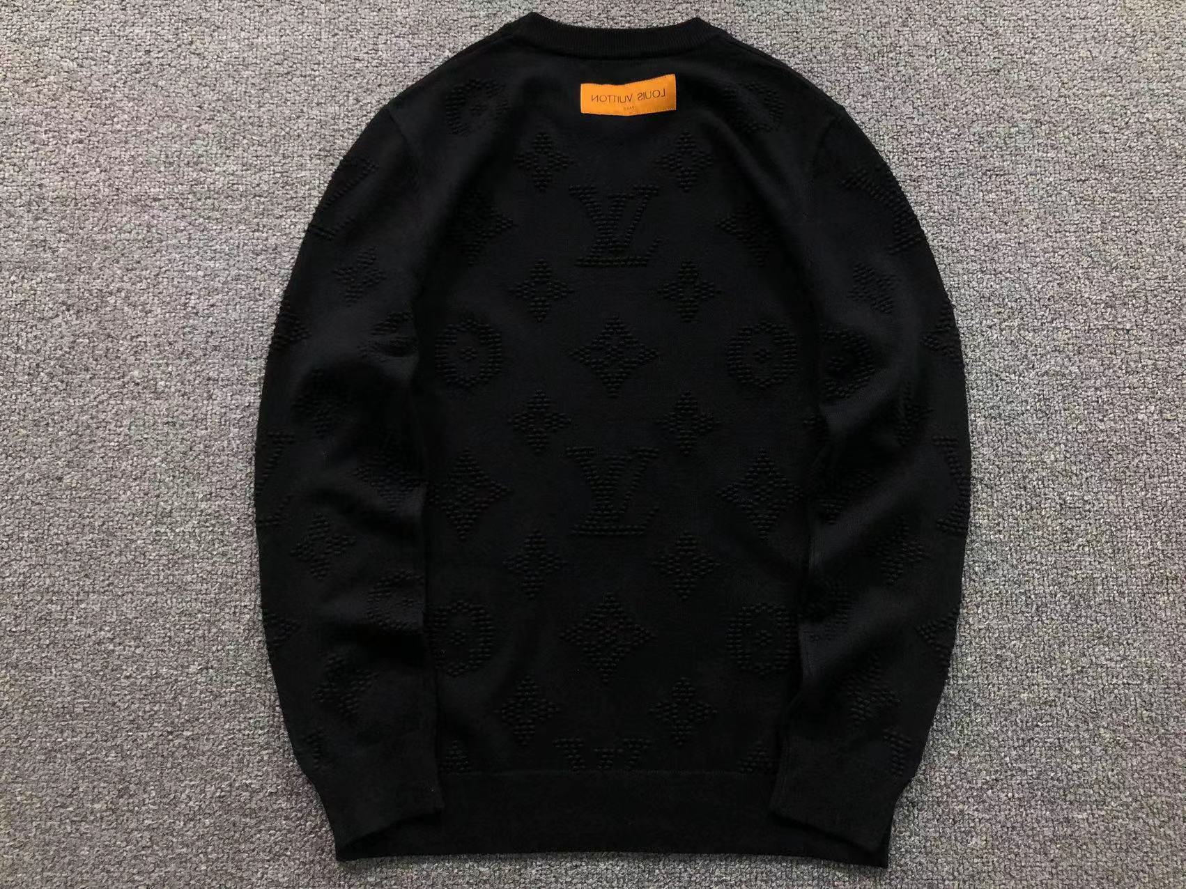 L - SWEATER