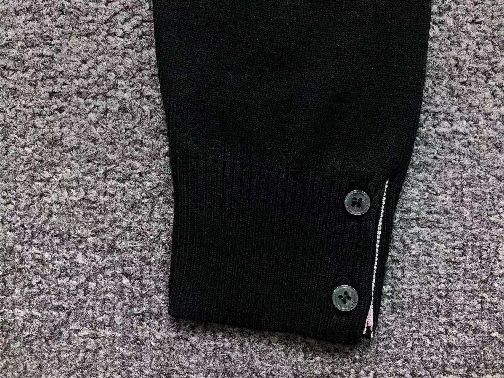 T - SWEATER