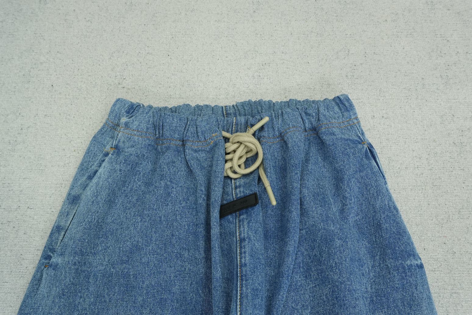F - SWEATPANTS