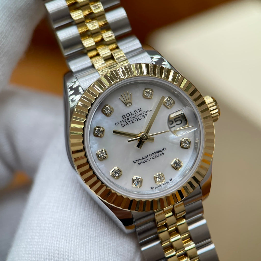 M - Watch