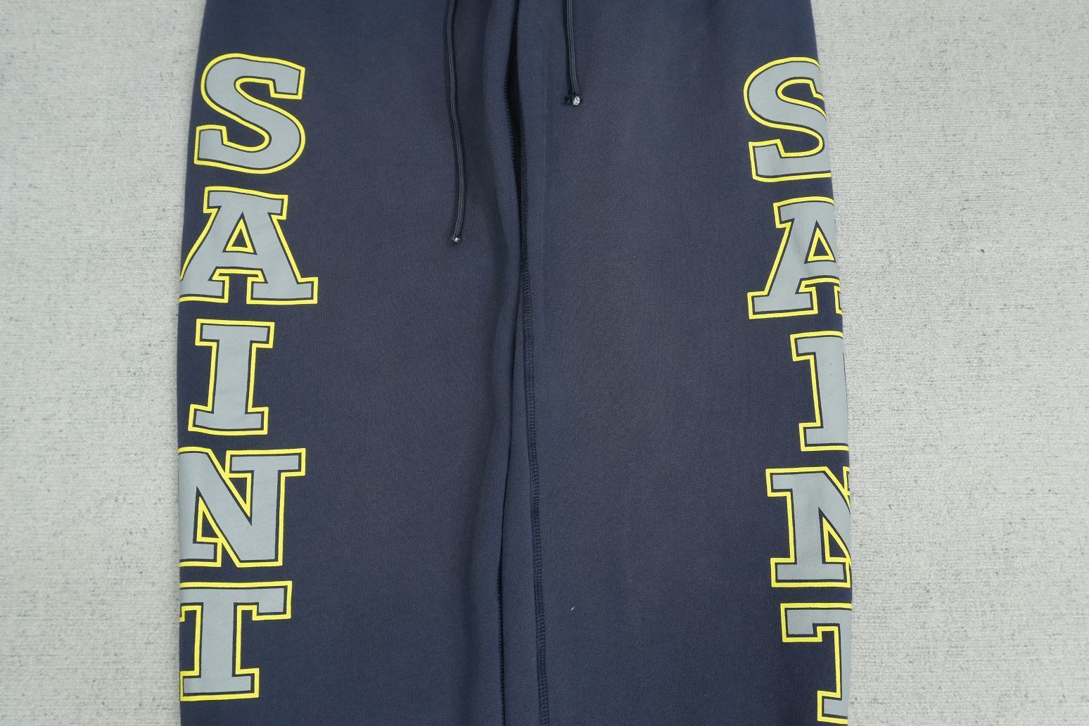 S - SWEATPANTS