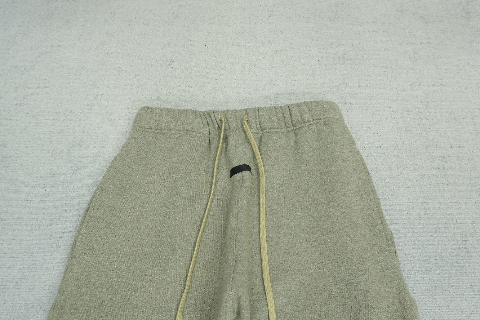 F - SWEATPANTS