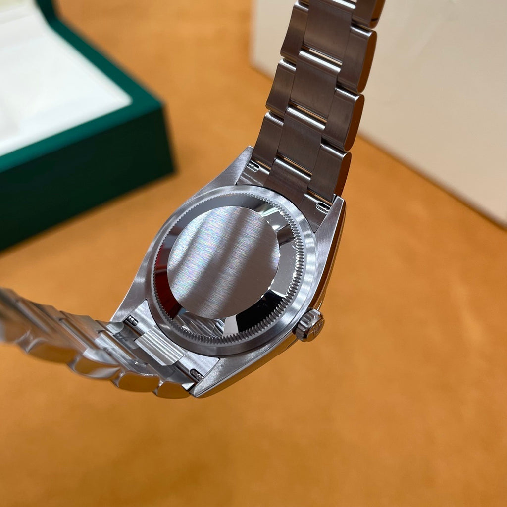 M - Watch
