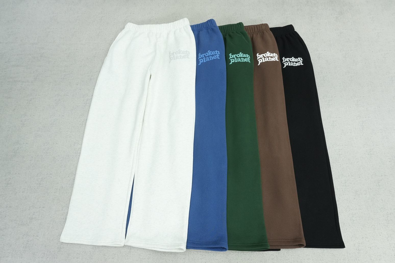 B - SWEATPANTS
