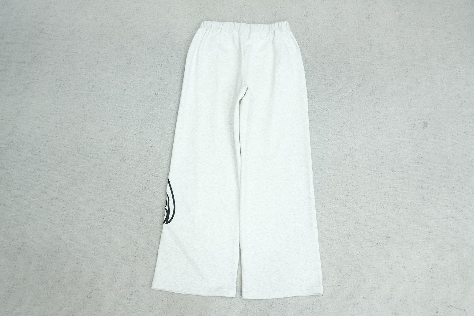 S - SWEATPANTS