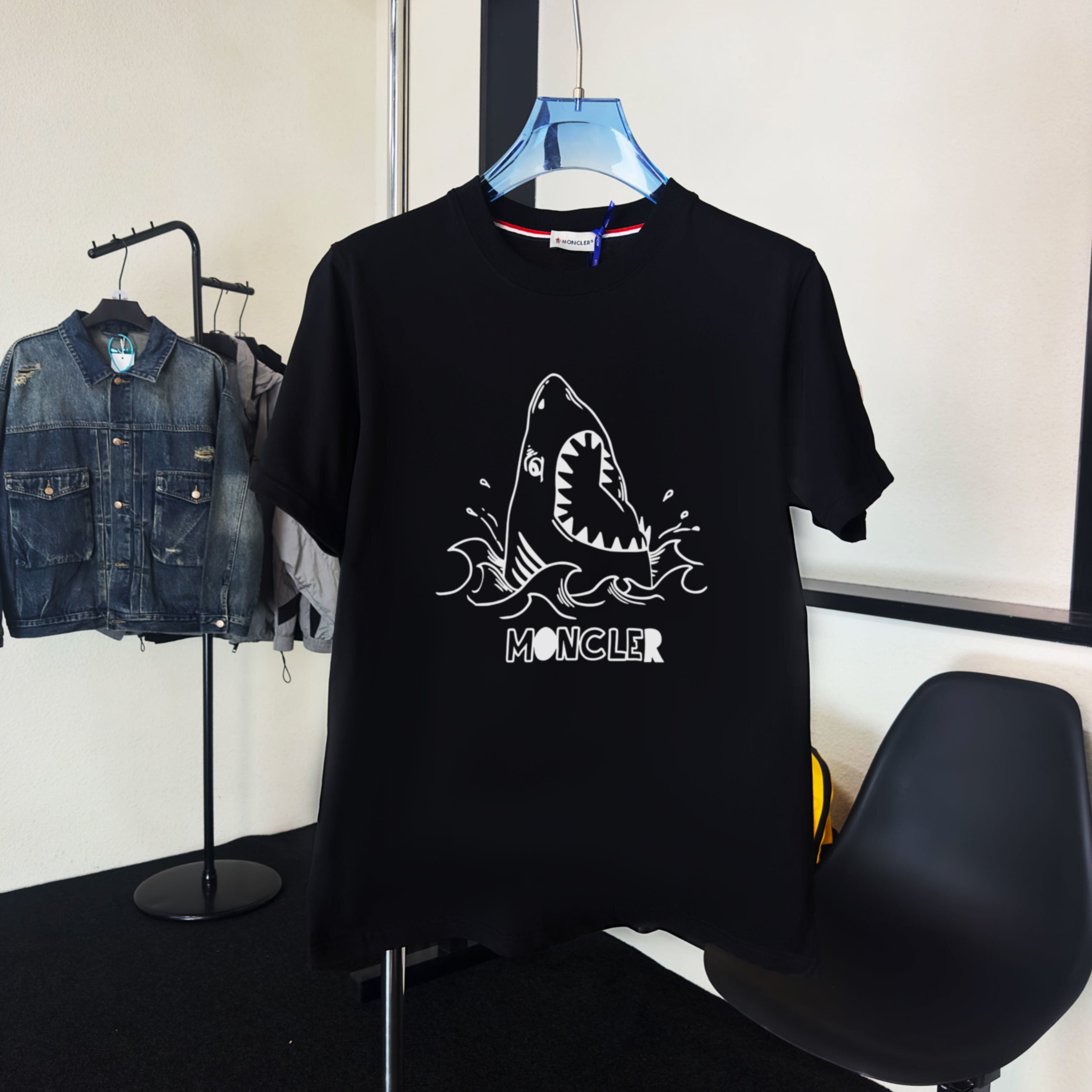 M - TSHIRT