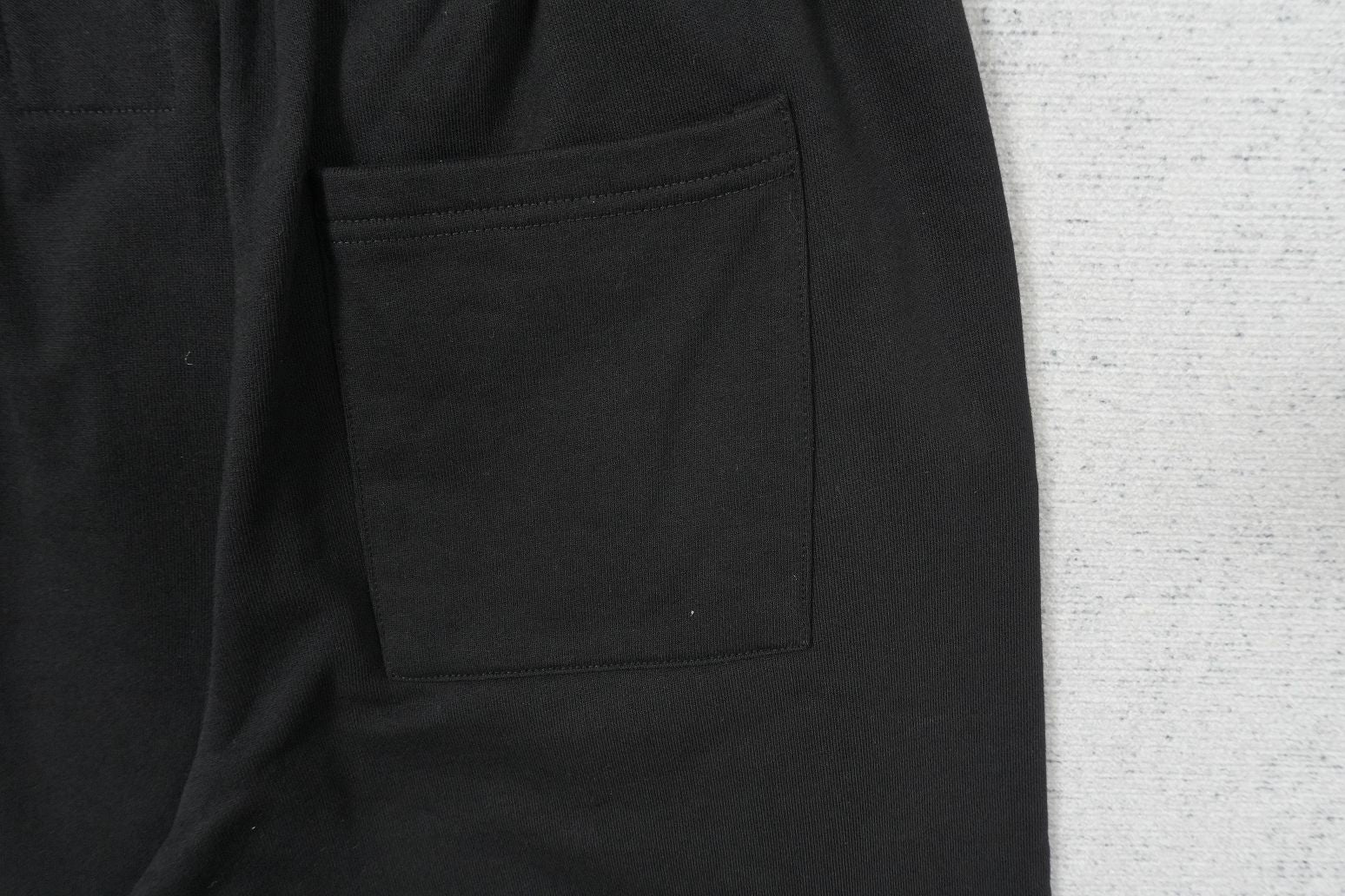 H - SWEATPANTS