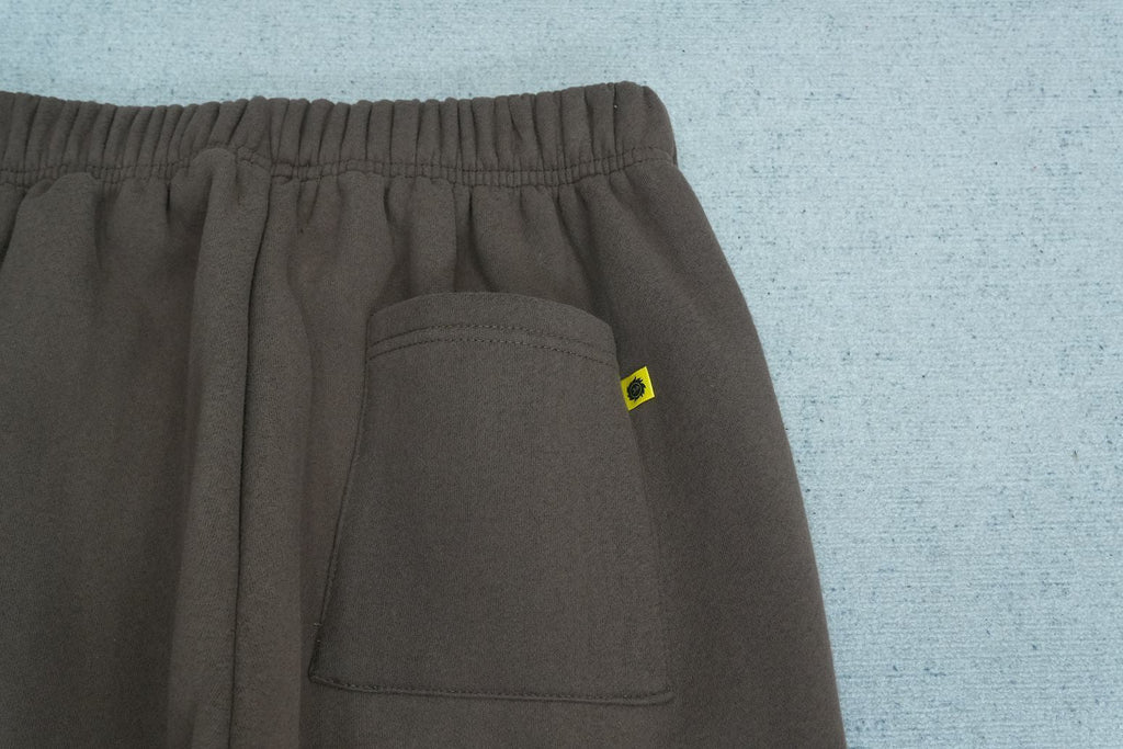 B - SWEATPANTS