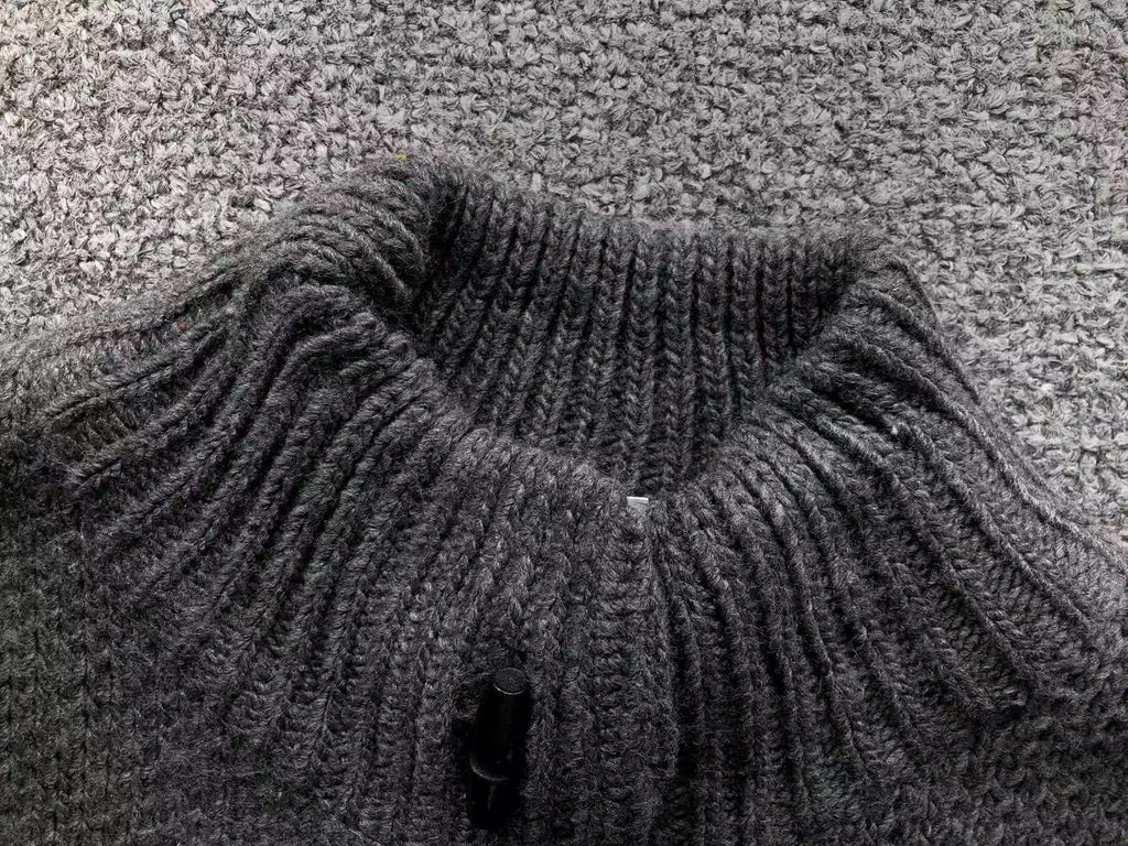 O - SWEATER