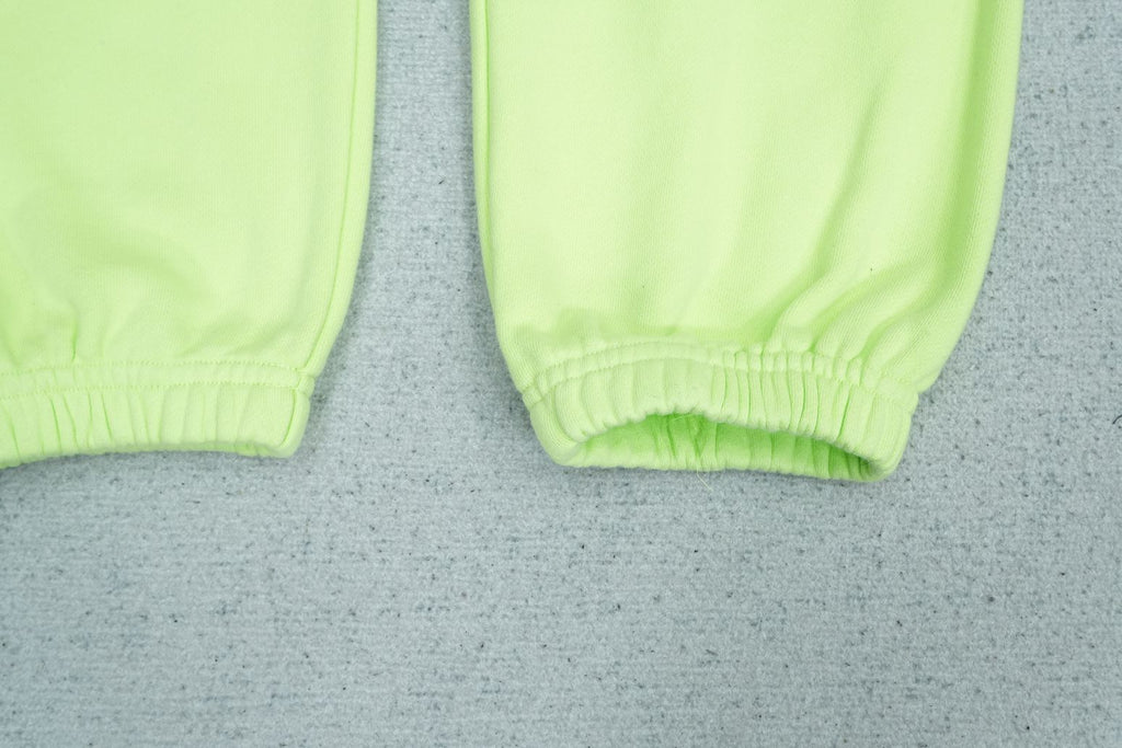 D - SWEATPANTS