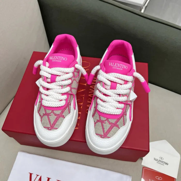 V - SNEAKERS