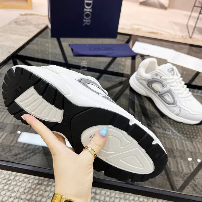 B - SNEAKERS