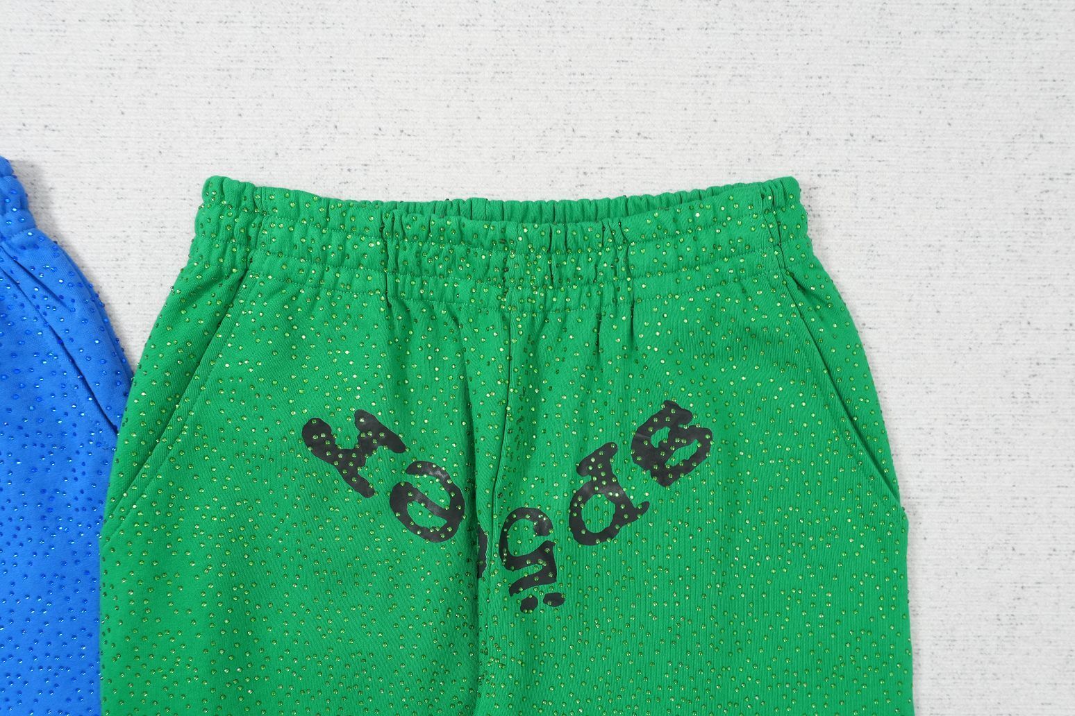 S - SWEATPANTS
