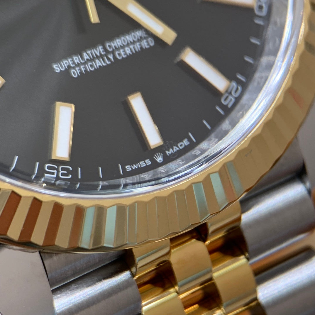 M - Watch