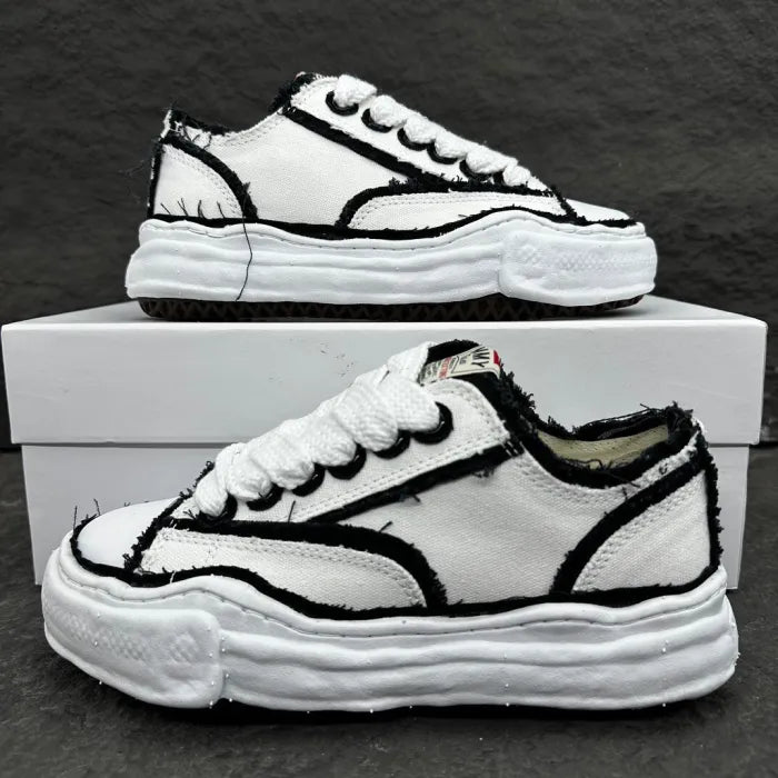 A - SNEAKERS