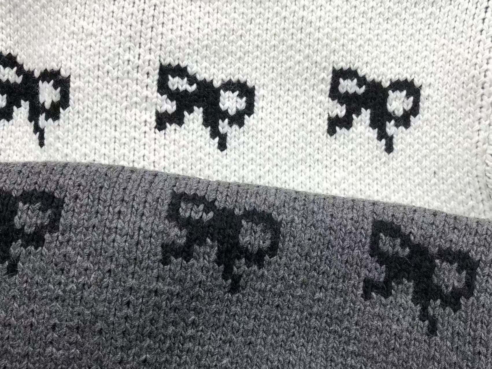 O - SWEATER