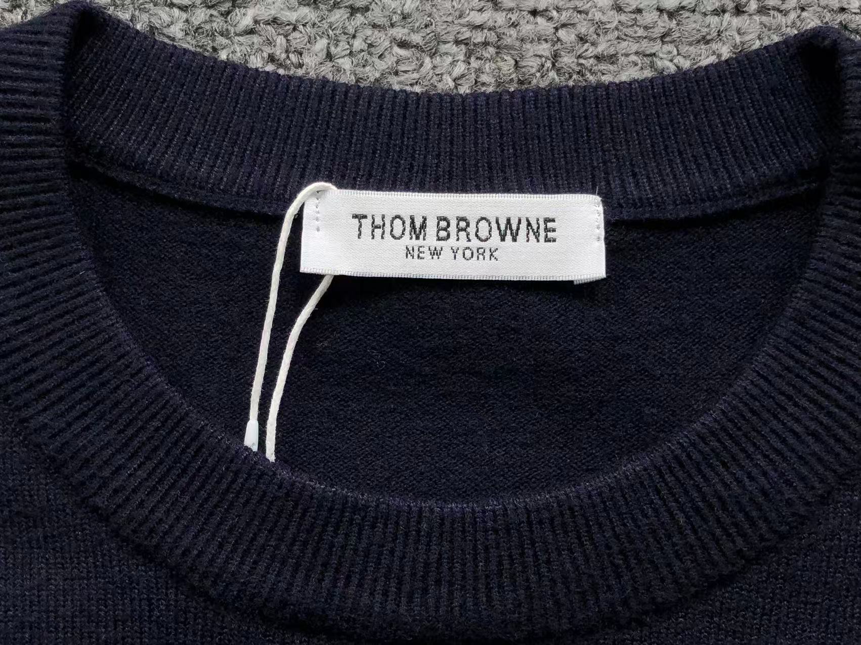 T - SWEATER