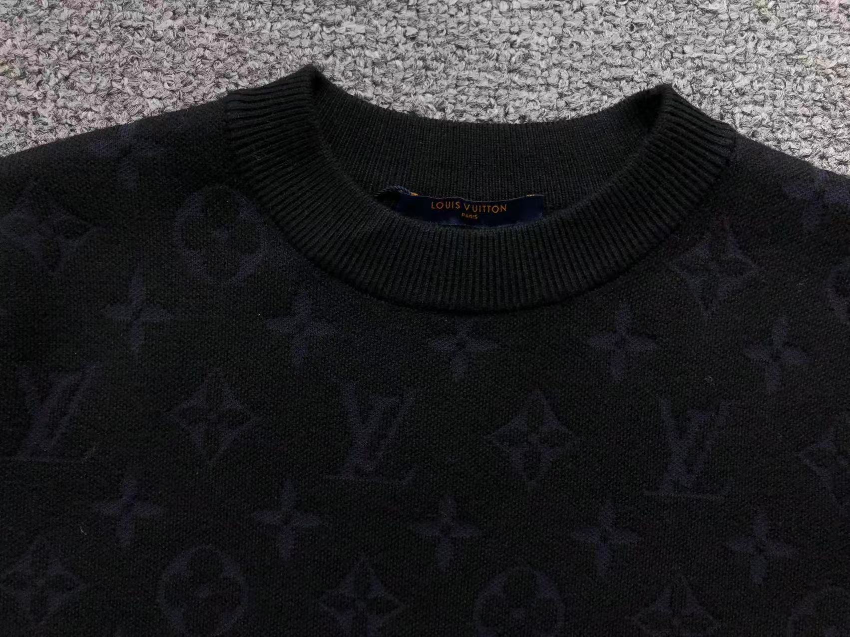 L - SWEATER