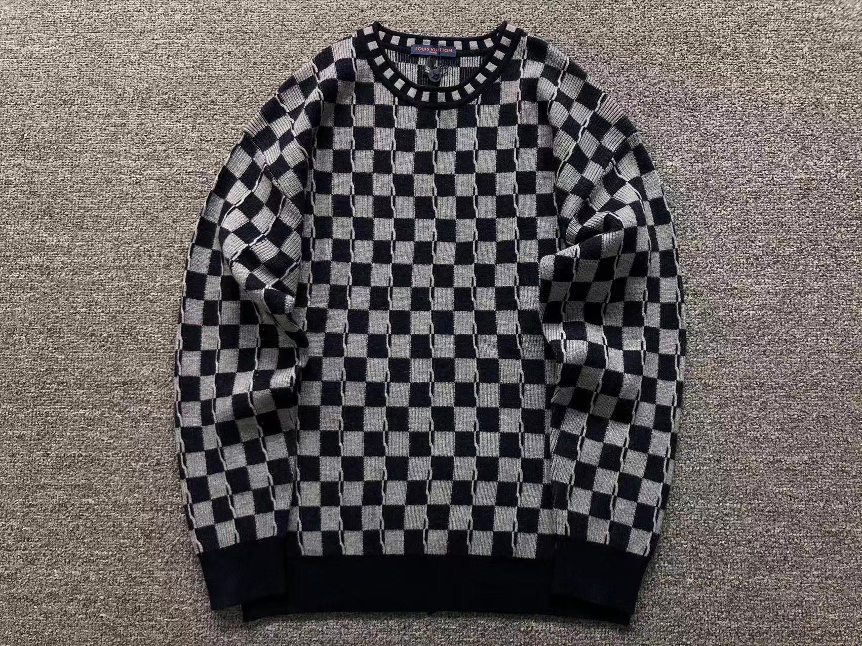 L - SWEATER