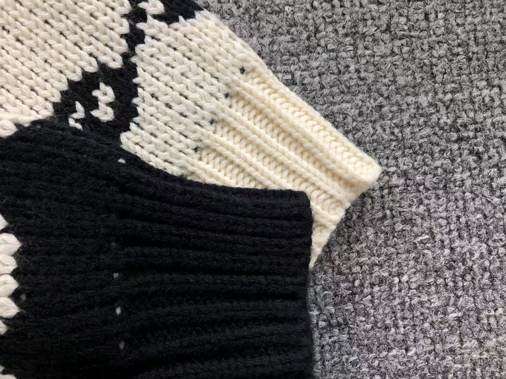 O - SWEATER
