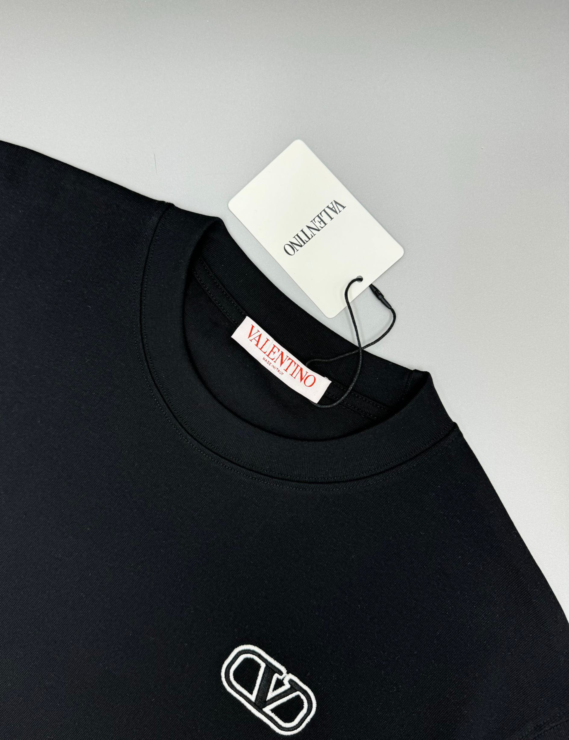V - TSHIRT