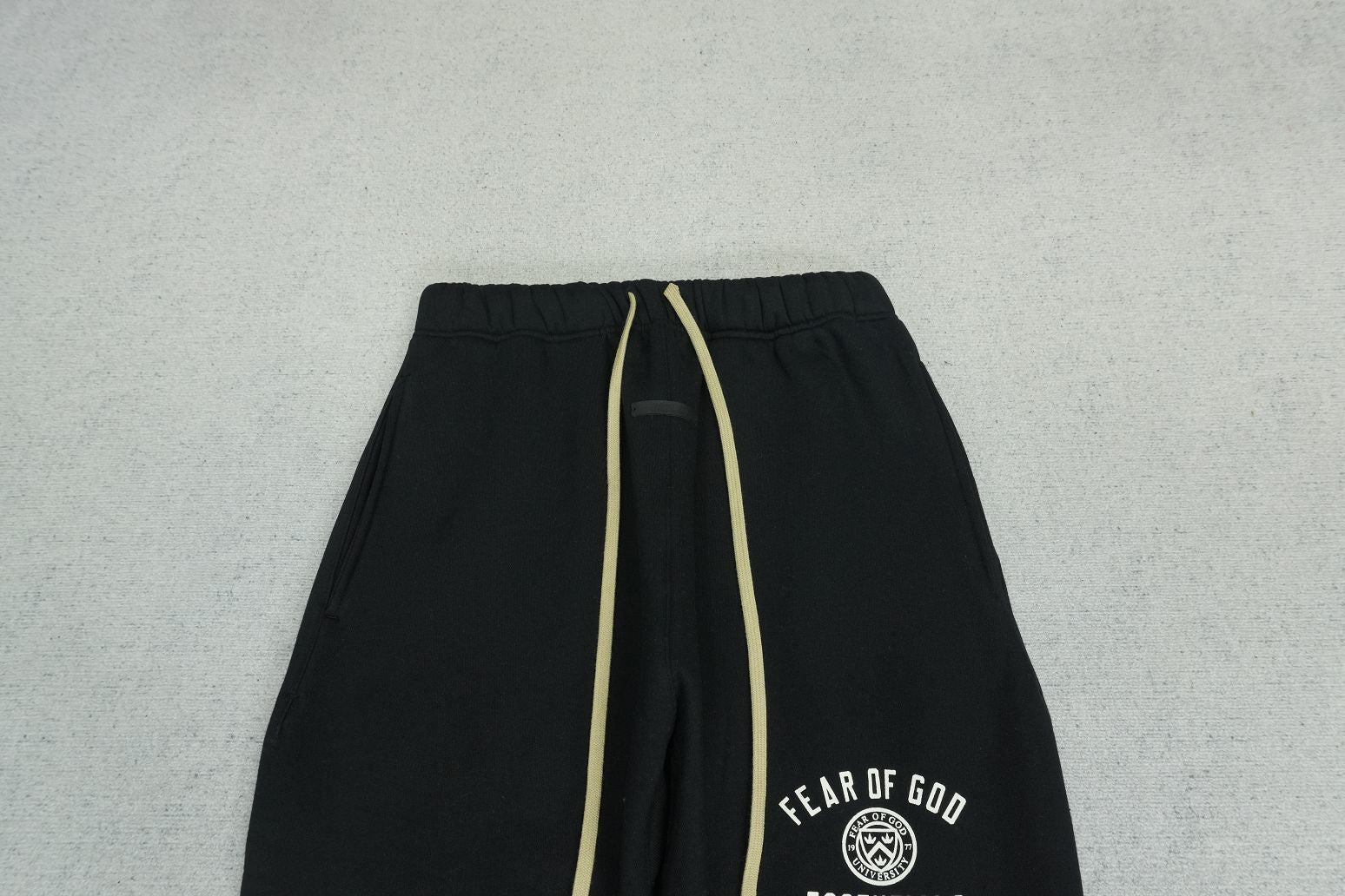 F - SWEATPANTS