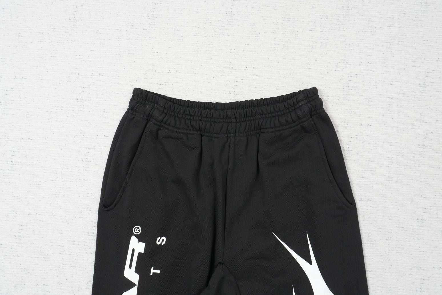 H - SWEATPANTS