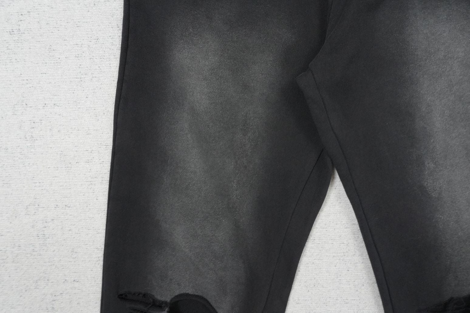 V - SWEATPANTS