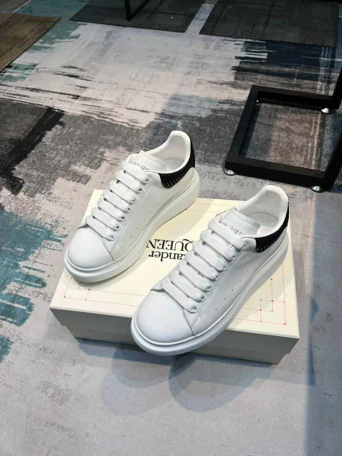 A - SNEAKERS