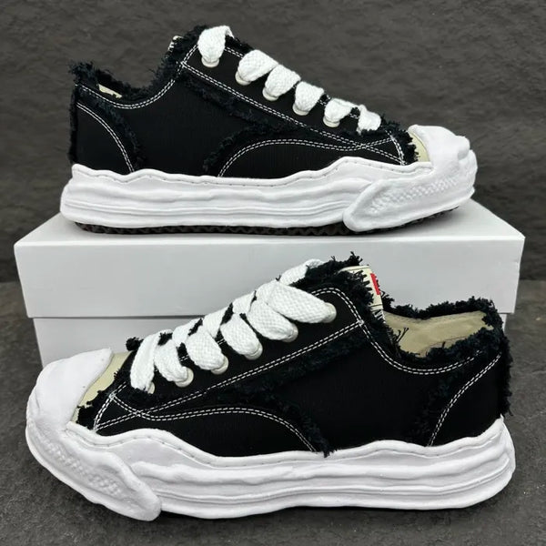 A - SNEAKERS