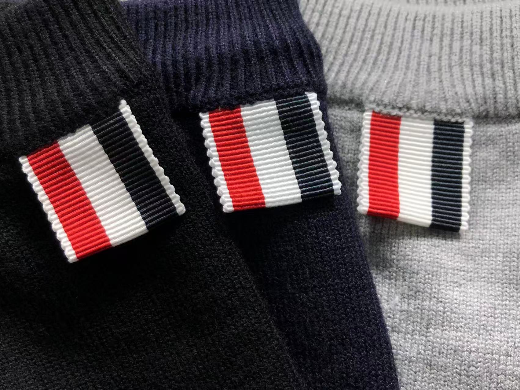 T - SWEATER