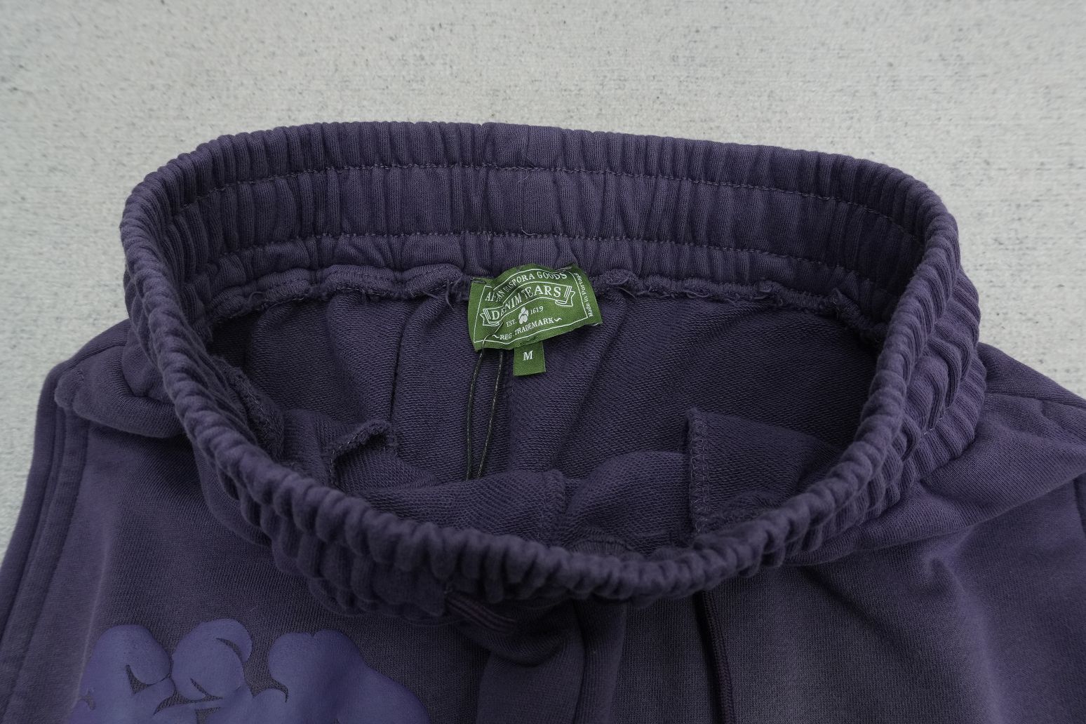 D - SWEATPANTS