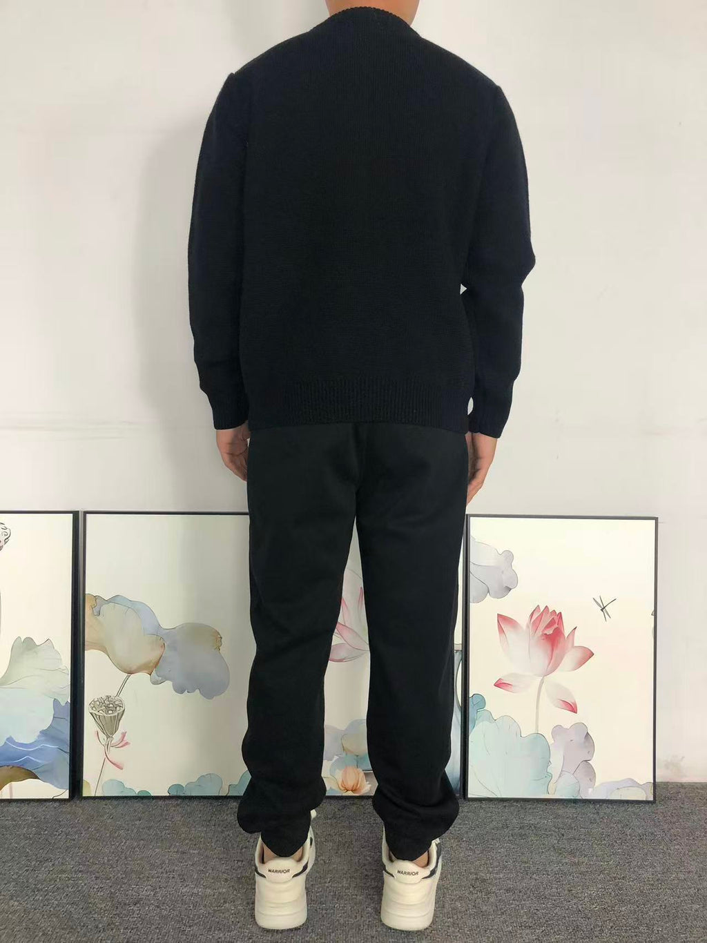 W - SWEATER