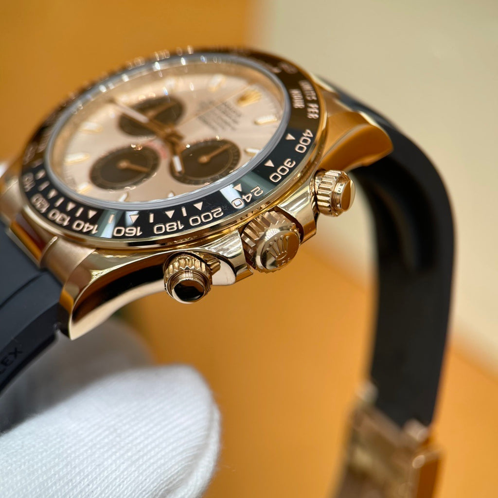 M - Watch