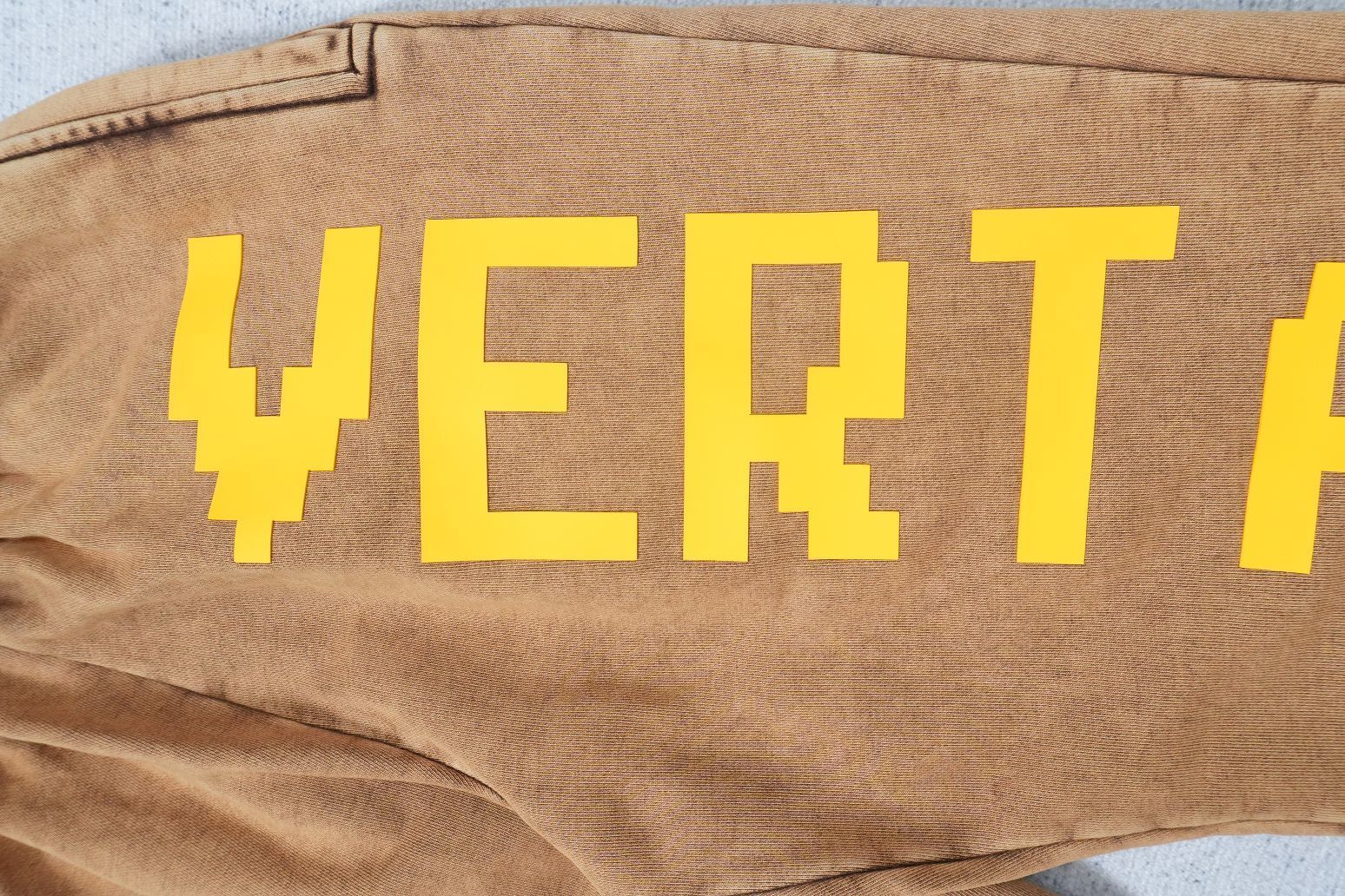 V - SWEATPANTS