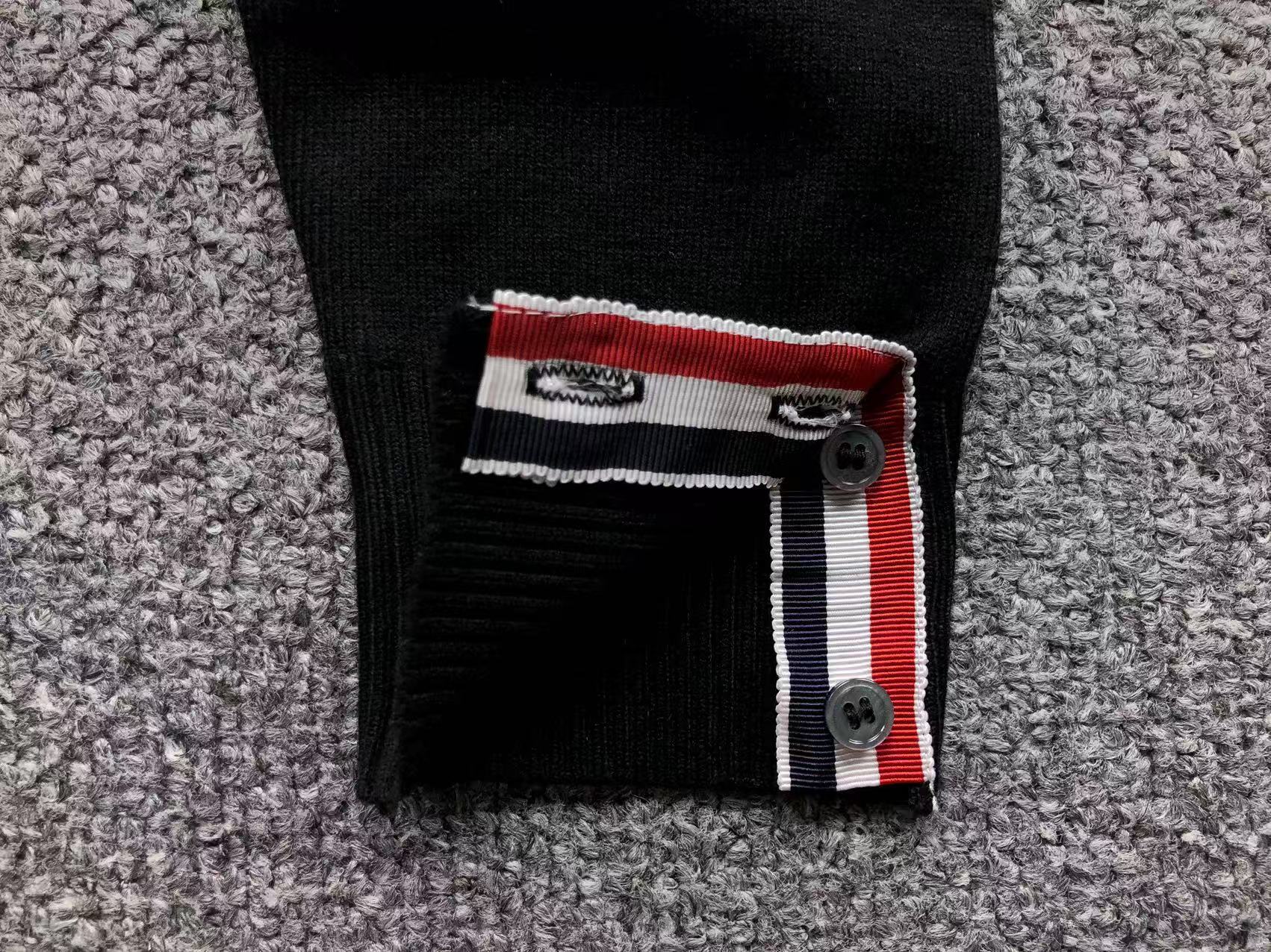 T - SWEATER