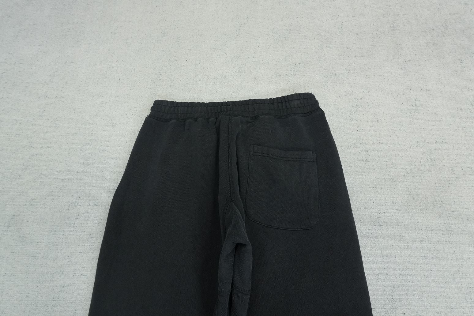 S - SWEATPANTS