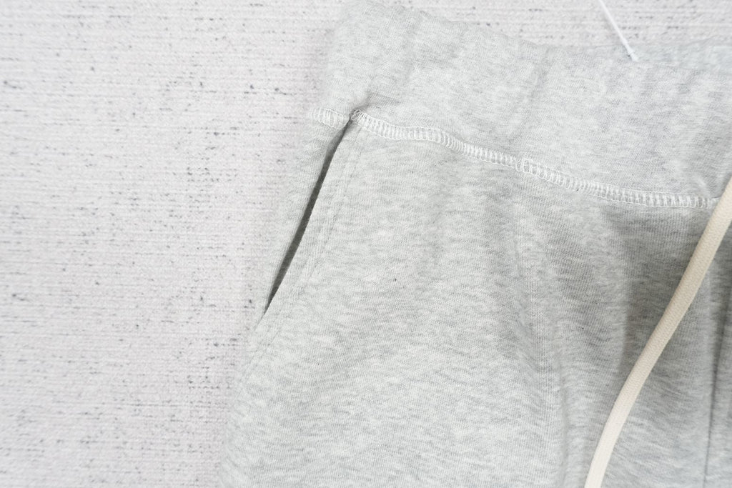 L - SWEATPANTS