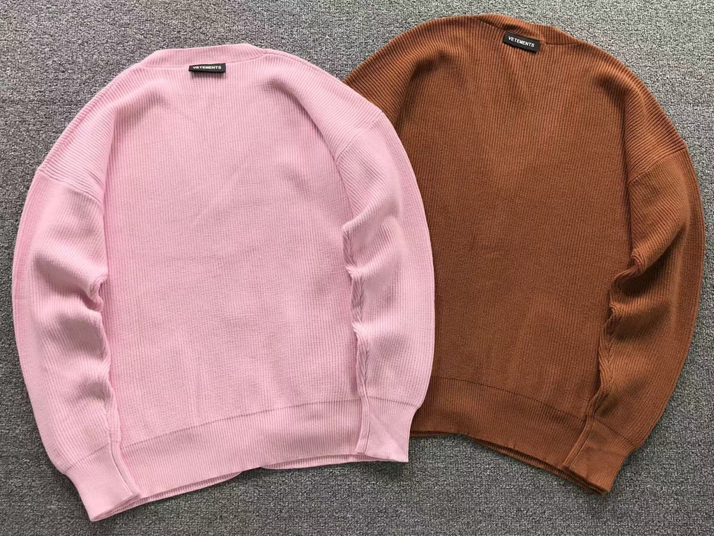 V - SWEATER
