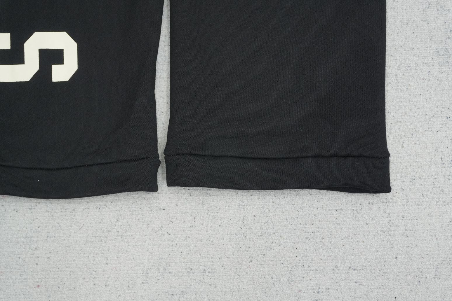 F - SWEATPANTS