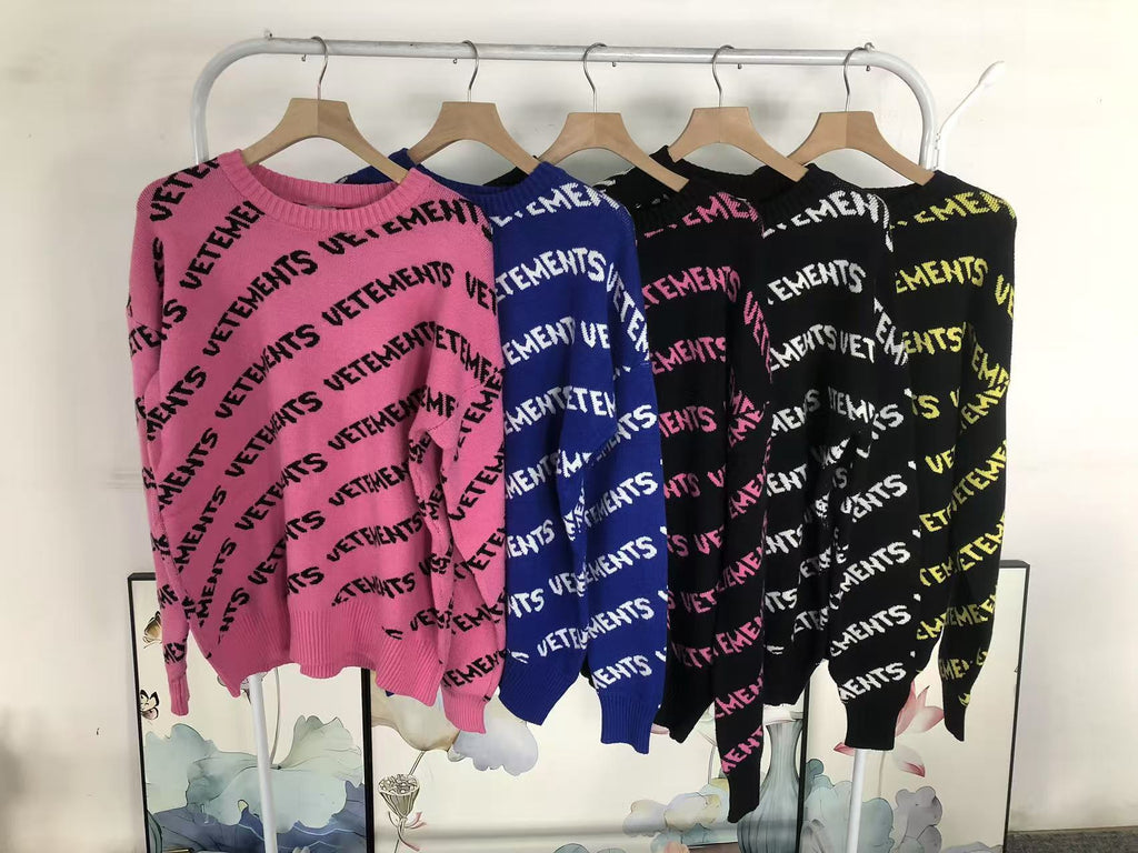 V - SWEATER