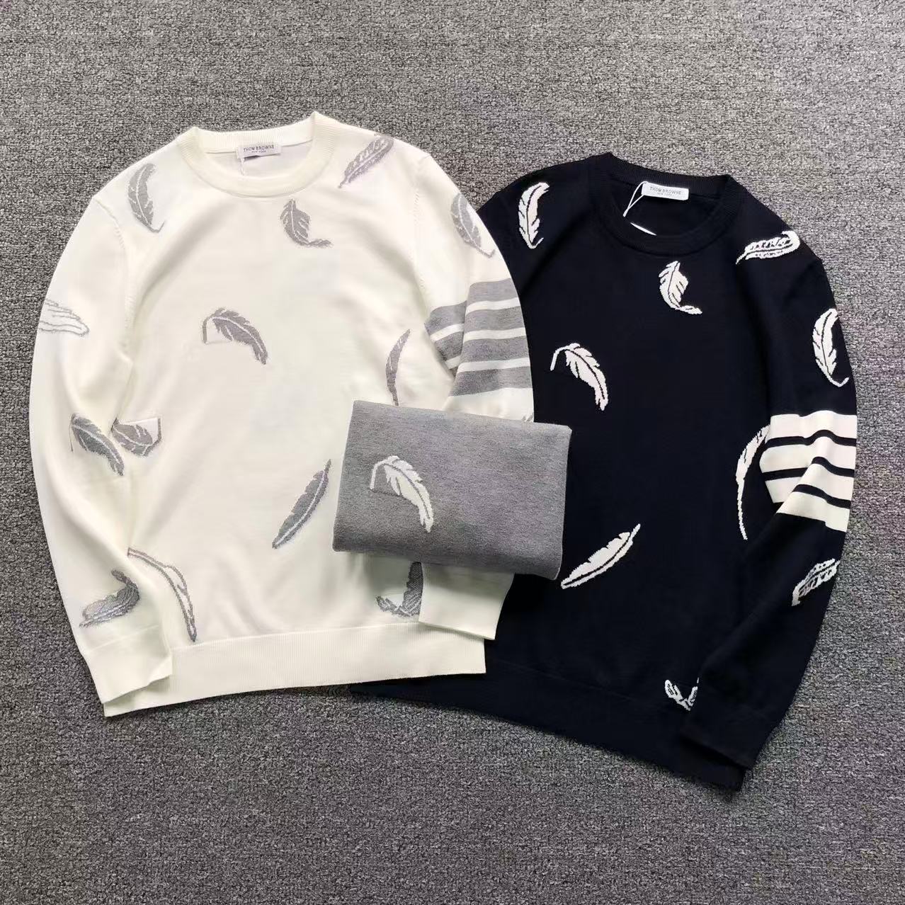 T - SWEATER