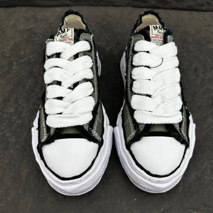 A - SNEAKERS