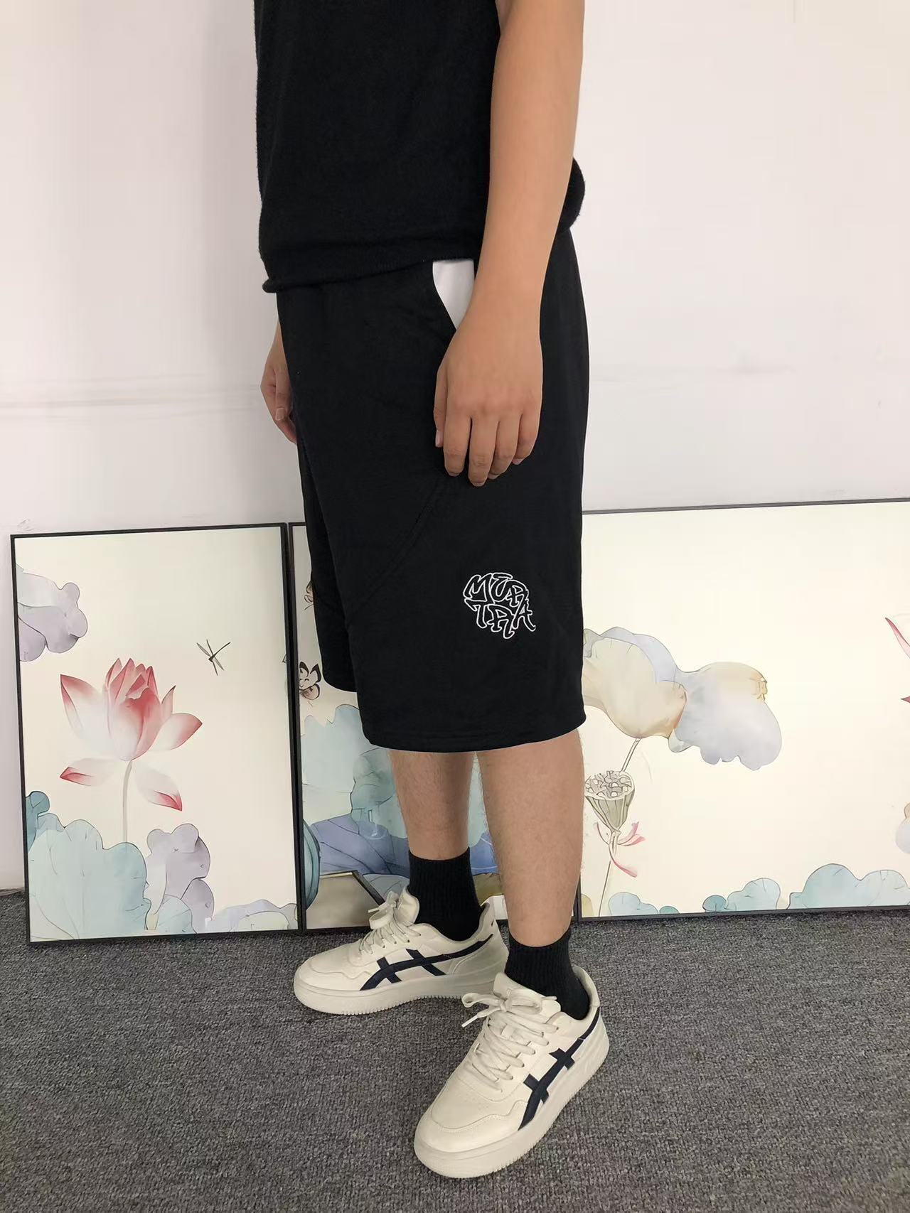M - SHORTS