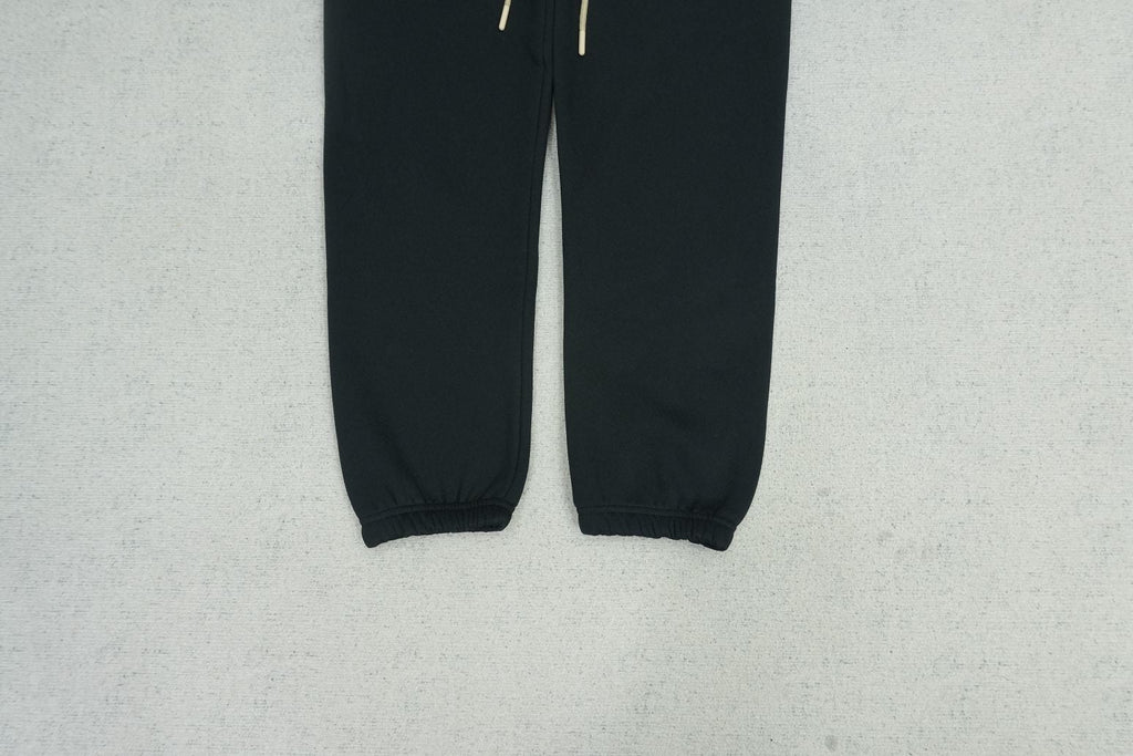 F - SWEATPANTS