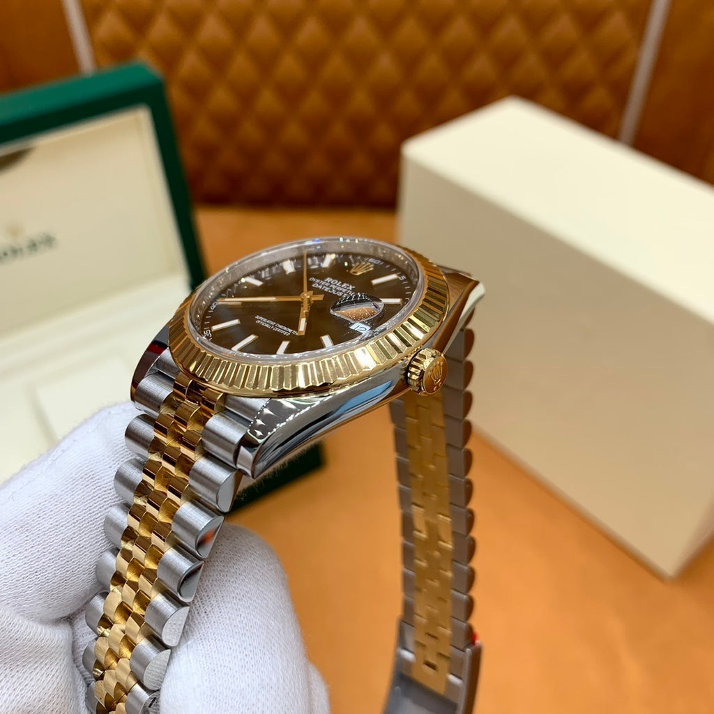 M - Watch